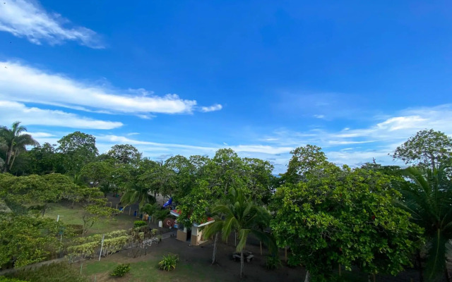 BEACHFRONT APARTMENT Vistas de Bejuco