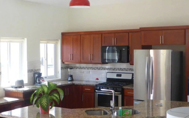 Private two Story Villa With Guest House