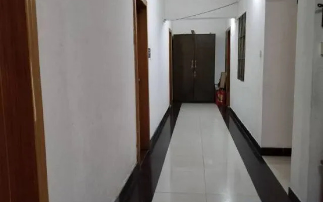 Luoding Huayuan Apartment