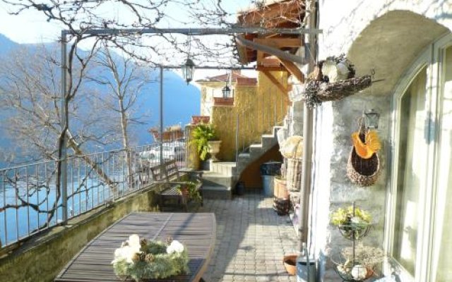 2 Lake View Apartments Near Lugano