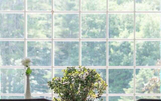 The Lodge At West River