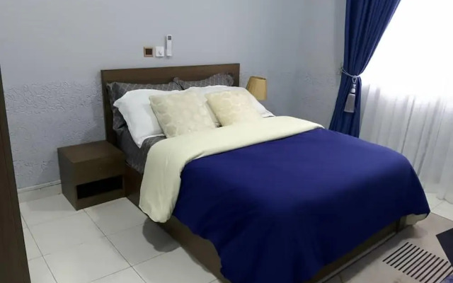 3 Bed Flat - Sleeps 6 - Parking - Wifi