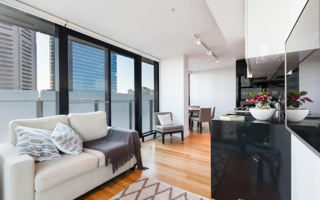LOGAN, 2BDR Melbourne Apartment