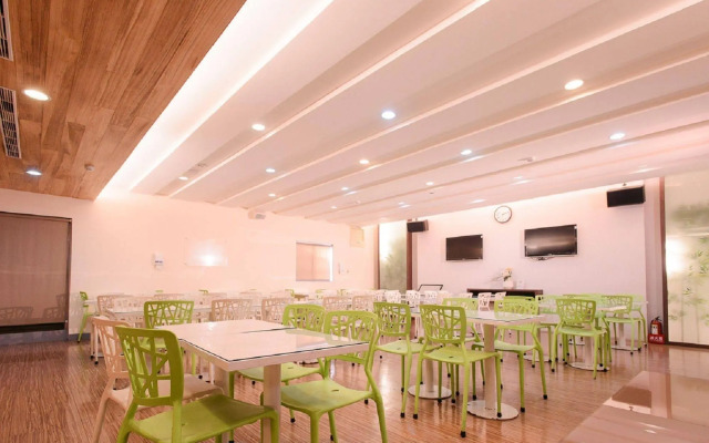 Kiwi Express Hotel - Kaohsiung Station