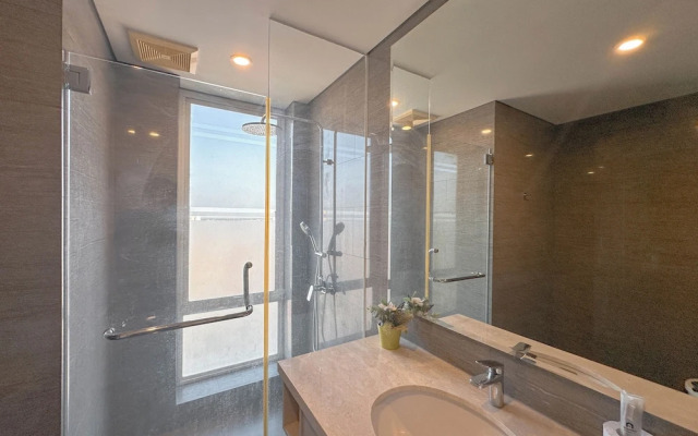 Spacious And Elegant 2Br At One East Penthouse & Residence Apartment