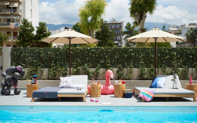 Moxy Patra Marina