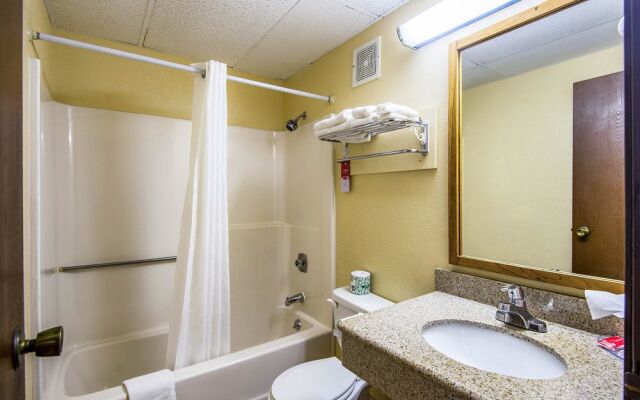 Econo Lodge Junction City I-70 Near Fort Riley