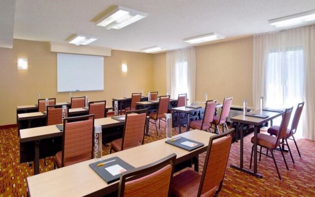 Courtyard by Marriott Fresno