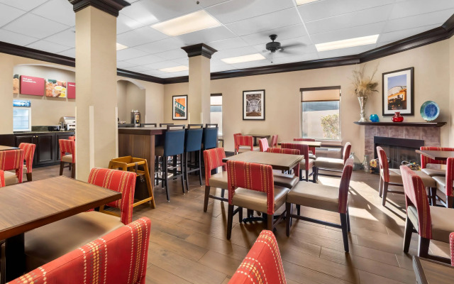 Comfort Suites At Rivergate Mall