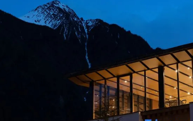 Rock Hotel Yubeng – Exterior – Deqin