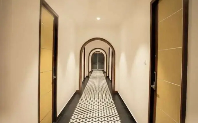 Lux 9 Suites And Studios