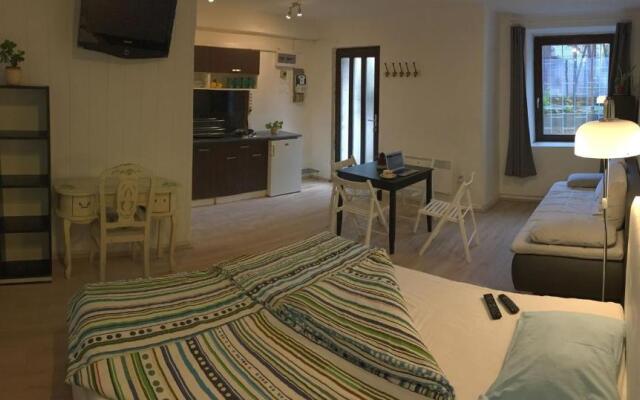 Baroque Hostel & Coworking