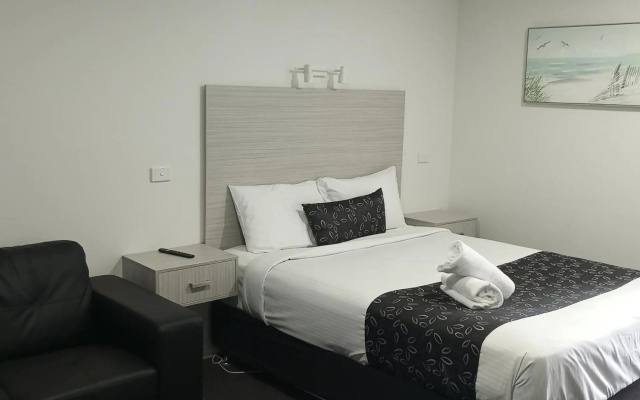 Big Valley Lakeside Paradise Motor Inn – Guest Rooms – Shepparton