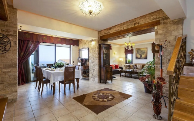 Villa Natura - With Private Heated Pool