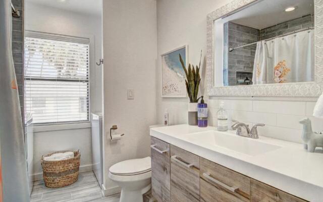 Chat N Chill Lounge NS801