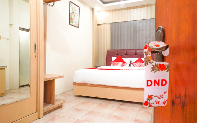 OYO 164 Ang's Residence