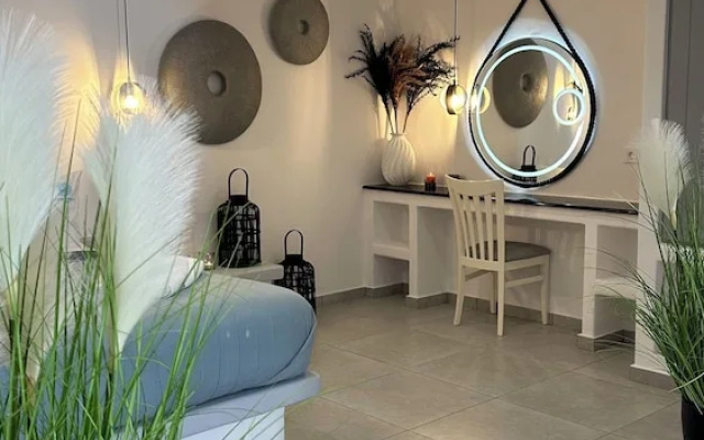 Santorini Miracles Suites, Adults Only