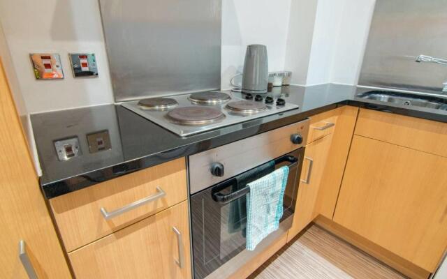 Modern 2 bed apartment, next to Hydro and SECC!