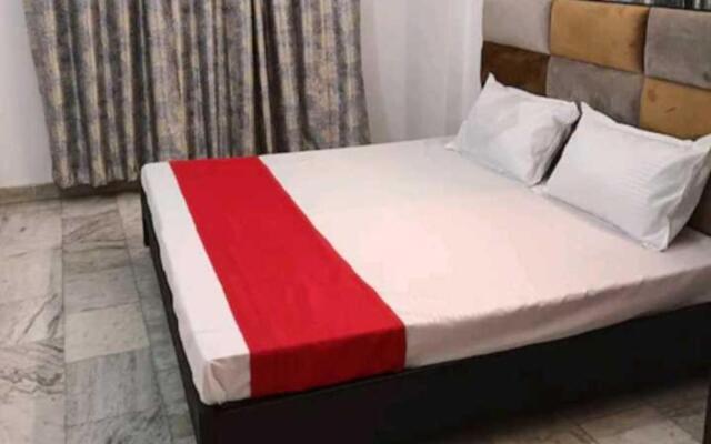 OYO 70049 Hotel Pearl Inn