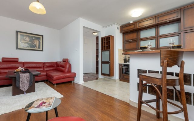 Cozy Apartment Near Airport by Renters