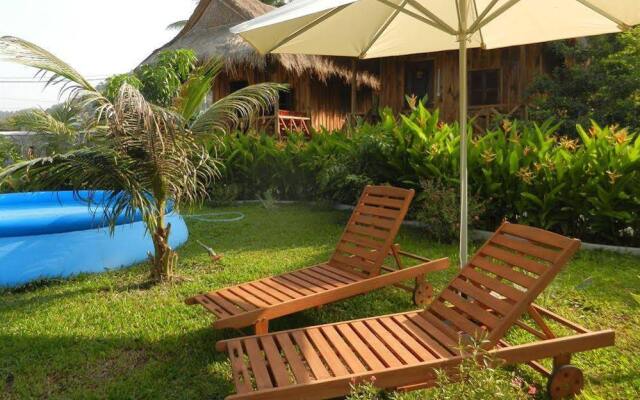 Le Coco De Mer Bungalows & Restaurant