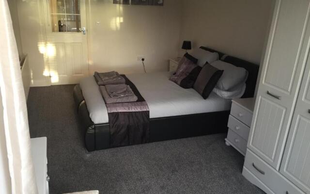 Lottie'S Place