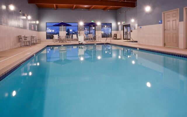 Holiday Inn Express & Suites Minneapolis – West End by IHG