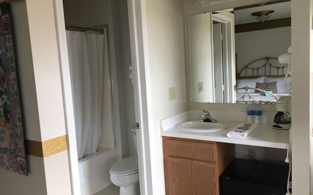 Sugarcreek Village Inn