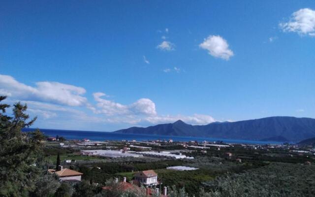 East Red Rock and View Leonidio maisonette studio
