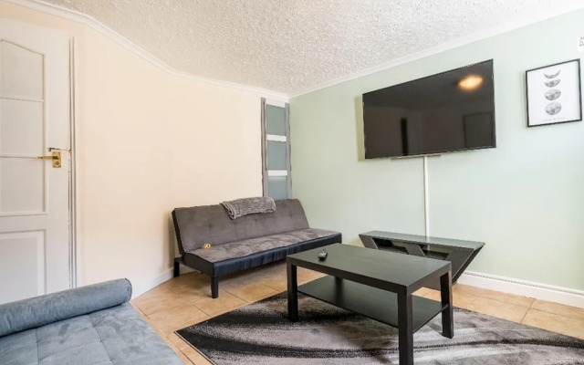 Maidstone - Sleeps 6 - Parking - Garden - 96ws