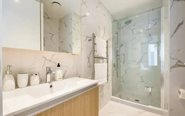 Spacious Mount Eden Apartment