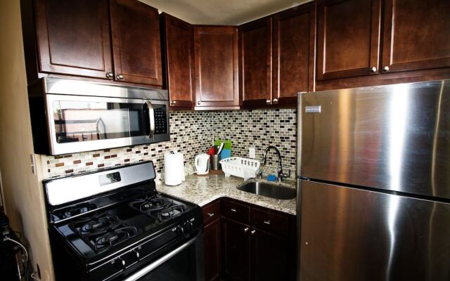 Modern Apartment minutes to NYC