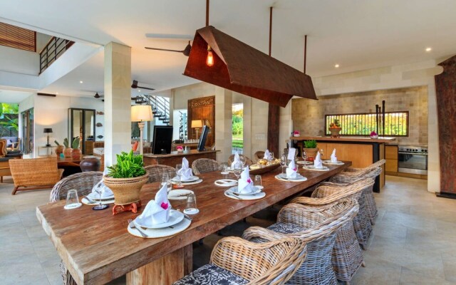 Luxury 5 Bedroom Villa With Private Pool, Bali Villa 2055