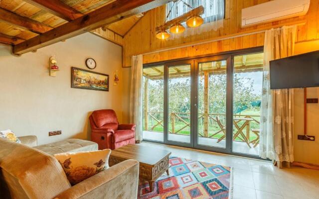 Peaceful Bungalow House On Riverside