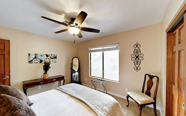 Inviting Central Scottsdale Stunner - 5 Br Home