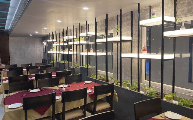 Hotel Aarunya Royale
