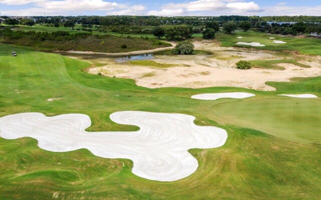 Rvh_326r Centre Court 3 Bedroom Condo