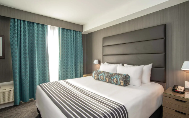 Sandman Signature Ottawa Airport Hotel