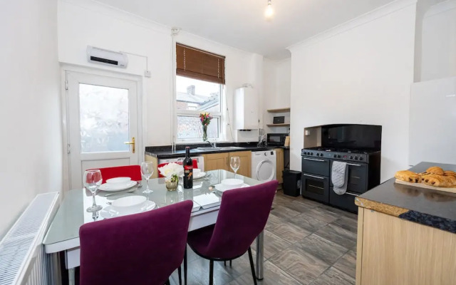 Captivating 2-bed House in Blackburn
