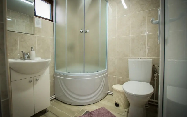 Stunning 5 Bed House in Campulung Moldovenesc
