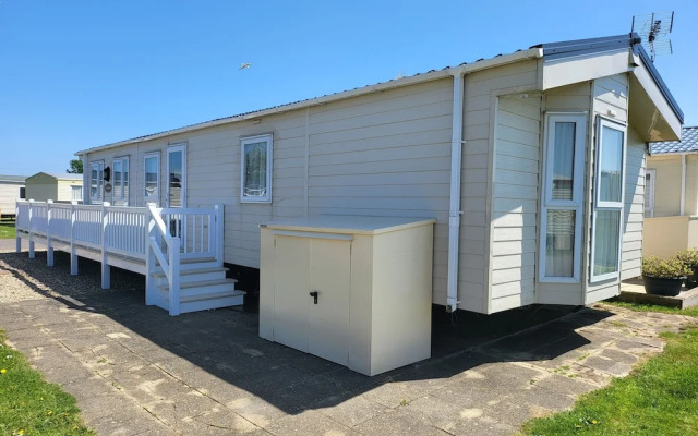 2br-sleeps6-fireplace-parking-patio-seaside