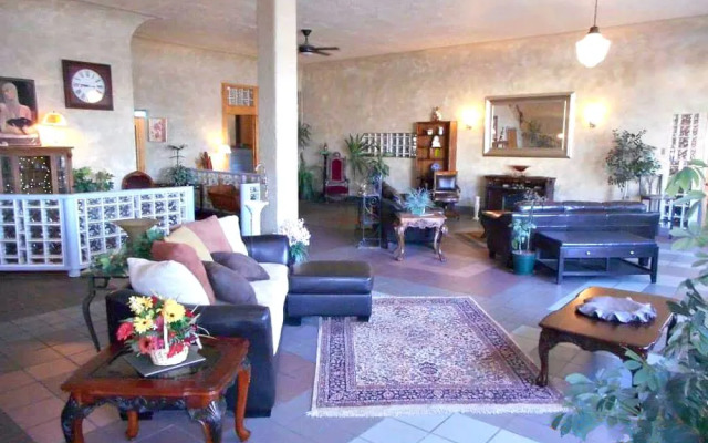 Kirk Hotel And Apartments