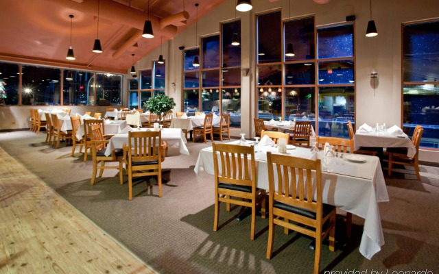 Holiday Inn Hotel & Suites Osoyoos by IHG