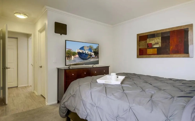 (70% off) - On Hollywood Walk Of Fame! - 2BR/2BATH - Free Parking! (D2)