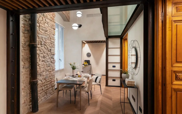 Arts & Crafts Apartments