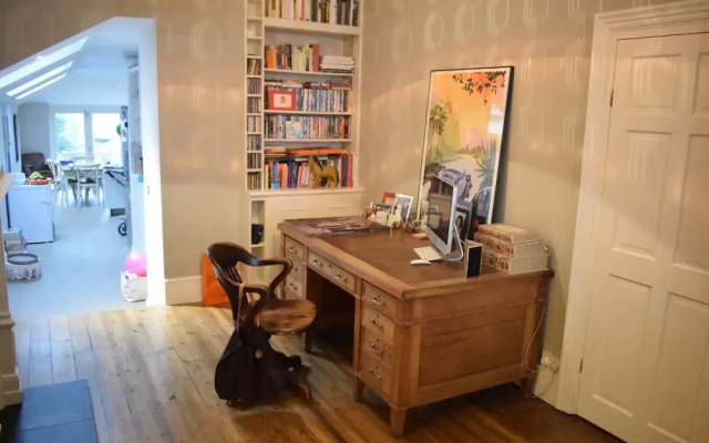 Shepherd's Bush 2 Bedroom Home