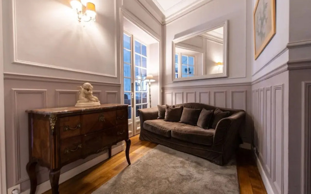 Splendid 5BR Family Apartment - Trocadero