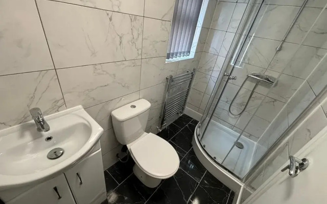 Luxe Spacious 5-bed House in Liverpool