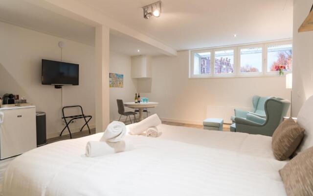 Clean and modern nassau canal apartment