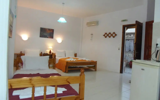 Studios Milos Skopelos-Where the Sea Meets the Sky